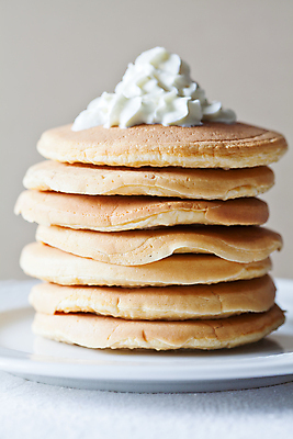 포토 JPG 해외이미지 전통 접시 음식 백그라운드 다이어트 아침 디저트 건강 요리 사람없음 갈색 노란색 쌓기 케이크 식사 저녁식사 튀김 흰색 신선 뜨거움 황금 달콤 맛 아침식사 굽기 먹기 팬케이크 점심식사 페스츄리 핸드메이드 휘핑크림 해외202004 해외포토 주간 식기 빵 컬러 컨셉 모션 구이 크림 휘핑 파일형식 이미지허브