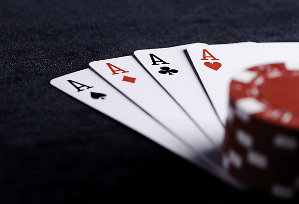 포토 JPG 해외이미지 손 백그라운드 놀이 탁자 성공 사람없음 빨간색 초록색 쌓기 검은색 경쟁 게임 흰색 잡기 우승 신용카드 4 행운 재산 도박 계획 위험 카지노 기회 포커 에이스 텍사스 해외202004 해외포토 컬러 가구 컨셉 모션 신체부위 금융 숫자 미국 최고 트럼프 파일형식 이미지허브