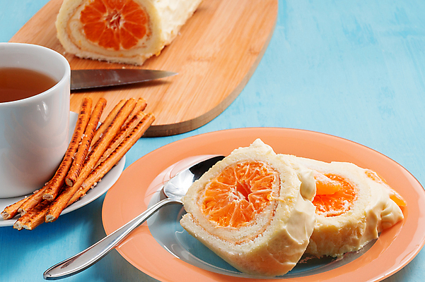 포토 JPG 해외이미지 단면 디저트 귤 실내 사람없음 롤케이크 해외202004 해외포토 음식 과일 내부 케이크 파일형식 이미지허브