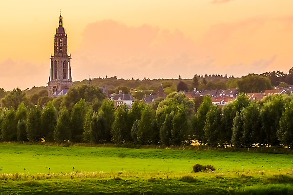 포토 JPG 해외이미지 나무 구름 계절 시계 건축양식 자연 하늘 주택 풍경 사람없음 건물 초록색 여름 도시풍경 컬러풀 농장 농경지 교회 마을 일출 탑 일몰 시골 도시 땅 네덜란드 시골집 장면 타운 스카이라인 해외202004 해외포토 자연요소 식물 건축물 건축 유럽 컬러 농업 종교건축 노을 생태계 파일형식 이미지허브