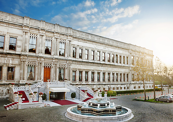 포토 JPG 해외이미지 외관 유럽 바다 여행 건축양식 하늘 호텔 휴가 이스탄불 동양인 사람없음 건물 파란색 계단 정원 일몰 궁전 방 골동품 바위 화려 역사 고급 중앙 분수 대륙 박물관 대문 대리석 동쪽 칠면조 바로크 보스포루스 옛날 제국 해외202004 튀르키예 해외포토 건축물 건축 나라 아시아 컬러 컨셉 고건축 재료 조류 숙소 인종 문 노을 돌_바위 방향 파일형식 이미지허브