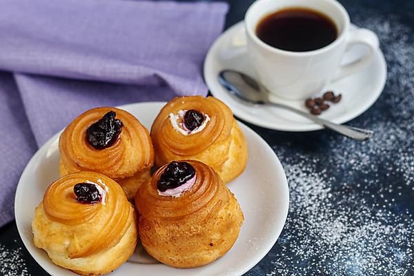 포토 JPG 해외이미지 접시 커피 음료 음식 아침 디저트 사람없음 컵 케이크 식사 빵집 흰색 달콤 맛 아침식사 굽기 프랑스어 번 페스츄리 해외202004 해외포토 주간 문자 식기 빵 컬러 컨셉 상점 구이 파일형식 이미지허브