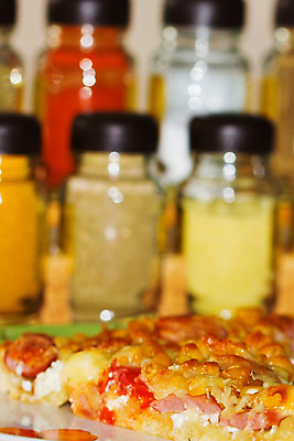 포토 JPG 해외이미지 유럽 음식 조각 토마토 채소 양파 치즈 피자 쟁반 육류 사람없음 주방 식사 저녁식사 버섯 이탈리아 지성 껍질 최고 맛 폐기물 허브 향신료 속도 햄 반죽 베이컨 후추 점심식사 페퍼로니 해외202004 해외포토 식물 나라 컨셉 식재료 유제품 패스트푸드 서양음식 돼지고기 소시지 쓰레기 향미료 파일형식 이미지허브