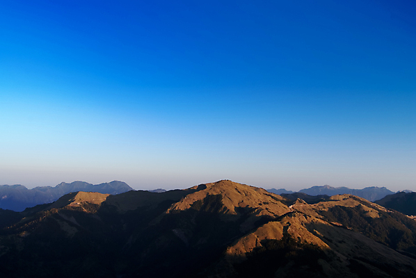 포토 JPG 해외이미지 나무 식물 구름 백그라운드 밭 자연 하늘 산 풍경 사람없음 야외 목재 초록색 여름 파란색 햇빛 평화 일출 환경 침묵 일몰 시골 신선 오픈 황금 숲 땅 대만 언덕 장면 내추럴 절정 해외202004 해외포토 자연요소 계절 아시아 컬러 컨셉 농업 재료 태양 노을 소리 생태계 파일형식 이미지허브