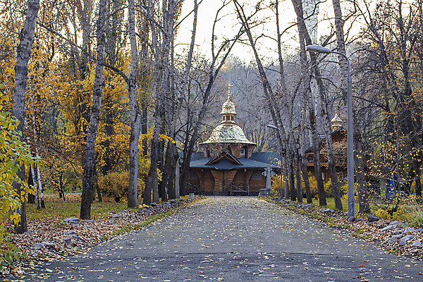 포토 JPG 해외이미지 나무 구름 공원 꽃 유럽 여행 건축양식 하늘 휴가 휴식 주택 풍경 잔디 사람없음 건물 초록색 물 여름 파란색 빛 도시풍경 성당 교회 맑음 봄 벚꽃 가을 도시 소나무 역사 장면 타운 첨탑 옛날 우크라이나 해외202004 해외포토 자연요소 식물 건축물 계절 공공시설 건축 나라 컬러 컨셉 종교건축 날씨 탑 파일형식 이미지허브