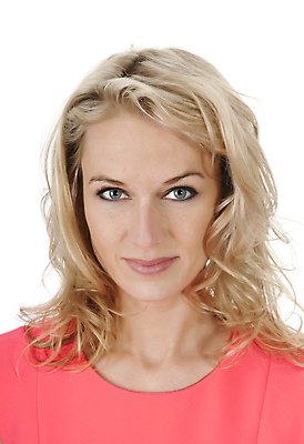 포토 JPG 해외이미지 학생 긴머리 여자 행복 여유 얼굴 한명 세로 금발 머리 싱글 흰배경 내추럴 고립 성인여자만 해외202004 해외포토 1 헤어스타일 감정 백그라운드 사람 신체부위 흰색 여자만 성인만 파일형식 이미지허브