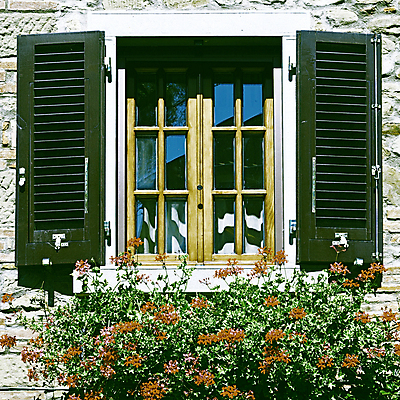 포토 JPG 해외이미지 식물 라이프스타일 꽃 유럽 문화 벽 꽃무늬 건축양식 창문 유리 벽돌 주택 프레임 사람없음 야외 목재 장식 초록색 마을 이탈리아 수확 도시 오픈 역사 재산 지중해 묘사 복고 정사각형 타운 셔터 블러 사생활 옛날 제라늄 토스카나 필터 스타일 해외202004 해외포토 도형 나무 건축 나라 바다 컬러 무늬 농업 재료 재질 건물 생활 금융 파일형식 이미지허브