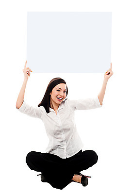 포토 JPG 해외이미지 여자 행복 포즈 백그라운드 비즈니스 바닥 광고판 한명 앉기 유행 공백 전시 흰색 잡기 우아함 상품 시원함 화이트보드 보여주기 고립 마케팅 스타일 대리인 혼혈 해외202004 해외포토 1 감정 컬러 컨셉 모션 알림판 사람 다문화 판 파일형식 이미지허브