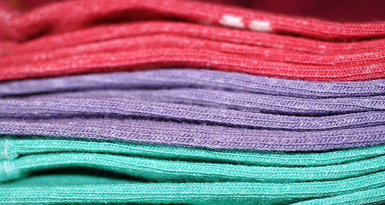 포토 JPG 해외이미지 옷 신발 발 양말 사람없음 빨간색 초록색 보라색 뜨개질 속옷 니트 양모 양발 해외202004 해외포토 컬러 상의 취미 신체부위 직물 파일형식 이미지허브