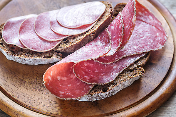 포토 JPG 해외이미지 음식 빵 분홍색 조각 2 부분 치즈 건조 샌드위치 육류 돼지고기 사람없음 목재 어둠 이탈리아 코트 시골 소시지 애피타이저 정상 자르기 슬라이스 후추 훈제 프랑스어 살라미 치유 호밀 해외202004 해외포토 나무 문자 유럽 컬러 식재료 재료 모션 유제품 곡류 외투 가공식품 향신료 파일형식 이미지허브