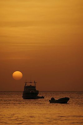 포토 JPG 해외이미지 구름 파도 바다 여행 사람없음 물 태양 미국 황혼 일몰 보트 중앙아메리카 함선 태평양 수평선 해외202004 해외포토 자연요소 북아메리카 배_교통 아메리카 노을 파일형식 이미지허브