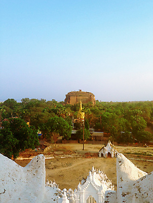 포토 JPG 해외이미지 나무 구름 불교 풍경 사람없음 야외 가로 관광지 하이앵글 컬러풀 탑 동남아시아 미얀마 카피스페이스 해외202004 해외포토 자연요소 식물 건축물 아시아 종교 뷰포인트 컬러 여행 공백 파일형식 이미지허브
