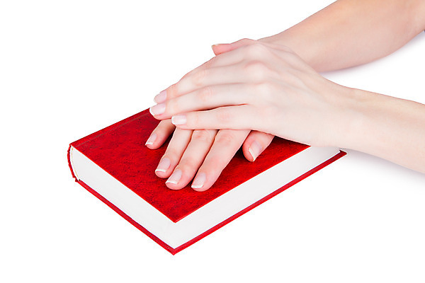 포토 JPG 해외이미지 손 여자 남자 컨셉 아이디어 관리 한명 사람 성인 책 빨간색 스터디 독서 잡기 교과서 문학 페이지 팔 목각 고립 해외202004 해외포토 1 컬러 모션 교재 신체부위 학습 파일형식 이미지허브