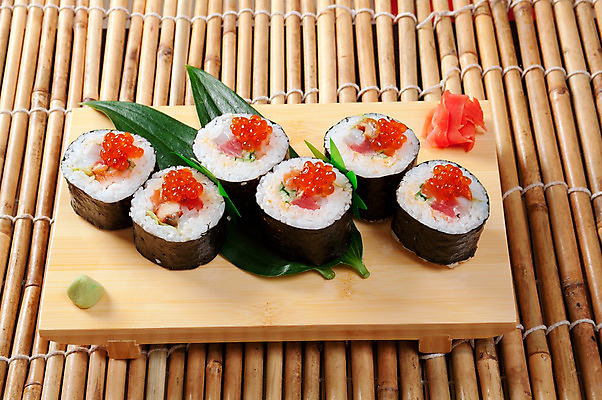 포토 JPG 해외이미지 전통 접시 아시아 문화 음식 바다 다이어트 채소 탁자 밥 새우 육류 어류 요리 동양인 사람없음 식당 일본 식사 버섯 초밥 회 고추냉이 참치 해산물 묘사 물주기 아로마 깨 연어 향 생강 아보카도 식품점 솔깃 해외202004 해외포토 식기 나라 가구 과일 식재료 모션 건강 갑각류 인종 상점 수중동물 양념 조미료 일본음식 파일형식 이미지허브