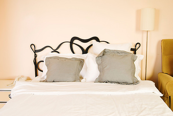 포토 JPG 해외이미지 라이프스타일 가구 백그라운드 컨셉 쿠션 2 가정 베개 침구 호텔 아침 휴식 주택 실내 사람없음 내부 장식 갈색 줄무늬 침실 방 덮개 흰색 침대 램프 직물 잠 면 고급 매끈함 순수 깃털 오브젝트 질감 부드러움 시트 솜털 안락 해외202004 해외포토 주간 컬러 생활용품 무늬 숙소 조명 건물 생활 뚜껑 감각 파일형식 이미지허브