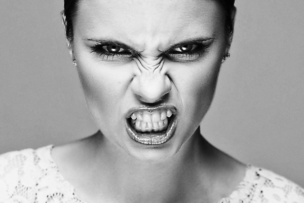 포토 JPG 해외이미지 백인 모델 1 응시 여자 행복 감정 얼굴 백그라운드 한명 미소 사람 성인 10대 청춘 금발 머리 유행 놀람 화장품 흰색 표현 입 화려 무서움 피부 내추럴 고립 스타일 해외202004 해외포토 서양인 헤어스타일 시선 컬러 컨셉 청소년 표정 신체부위 뷰티 파일형식 이미지허브