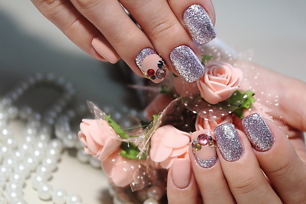 포토 JPG 해외이미지 손 디자인 여자 결혼 손가락 관리 미술 사람없음 유행 상점 흰색 못 고급 손톱관리 손톱 광택 내추럴 프랑스어 스타일 해외202004 해외포토 문자 컬러 컨셉 문화예술 사람 이벤트 신체부위 공구 네일아트 파일형식 이미지허브