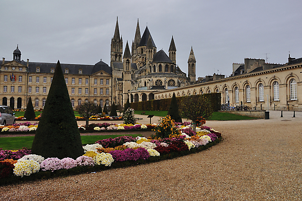 포토 JPG 해외이미지 전통 공원 남자 유럽 여행 건축양식 창문 유리 휴가 사람없음 건물 교회 여행객 정원 프랑스 수확 깃발 중세 역사 승려 북쪽 수도원 천연기념물 고딕 노르망디 로마인 수녀원 장례식 해외202004 해외포토 건축물 공공시설 건축 나라 농업 종교건축 재질 사람 인종 성직자 방향 파일형식 이미지허브