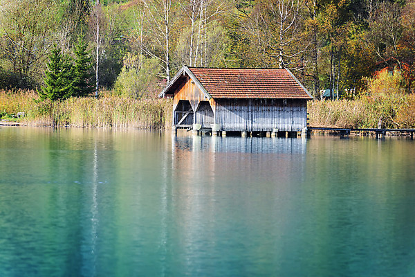 포토 JPG 해외이미지 나무 식물 유럽 호수 바다 낚시 산 주택 독일 갈대 풍경 사람없음 물 얼음 침묵 무대 흰색 시골 보트 저녁 오두막 바이에른 바이에른사람 해외202004 해외포토 자연요소 나라 컬러 배_교통 레저 건물 소리 야간 파일형식 이미지허브