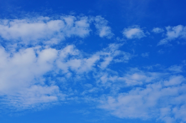 포토 JPG 해외이미지 구름 계절 백그라운드 자연 하늘 날씨 풍경 사람없음 야외 파란색 햇빛 평화 흰색 분위기 수분 천국 해외202004 해외포토 자연요소 컬러 컨셉 태양 생태계 파일형식 이미지허브