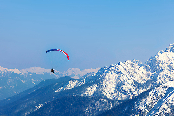 포토 JPG 해외이미지 스포츠 여행 날개 교통시설 하늘 산 풍경 취미 사람없음 파란색 힘 이탈리아 위험 속도 해외202004 해외포토 유럽 컬러 교통 컨셉 시설 파일형식 이미지허브