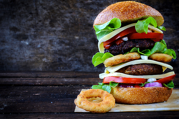 포토 JPG 해외이미지 패스트푸드 실내 사람없음 쌓기 햄버거 양파링 나무배경 해외202004 해외포토 백그라운드 모션 내부 튀김 인스턴트 파일형식 이미지허브