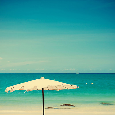 포토 JPG 해외이미지 모래 바다 섬 여행 의자 우산 자연 하늘 휴가 휴식 풍경 사람없음 야외 물 여름 파란색 햇빛 태양 맑음 수확 흰색 만 크루즈 휴양지 장면 스카이라인 옛날 파라다이스 해외202004 해외포토 자연요소 계절 컬러 가구 컨셉 농업 배_교통 날씨 장소 생태계 파일형식 이미지허브