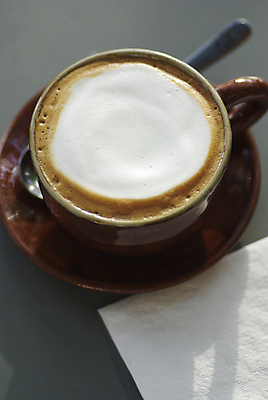 포토 JPG 해외이미지 행복 커피 음료 여행 탁자 아침 휴식 디저트 사람없음 목재 컵 물 갈색 케이크 상점 식당 숟가락 공백 추위 흰색 최고 업무 작업 에스프레소 단절 라떼 해외202004 해외포토 주간 자연요소 나무 식기 감정 음식 컬러 가구 컨셉 재료 수저 파일형식 이미지허브