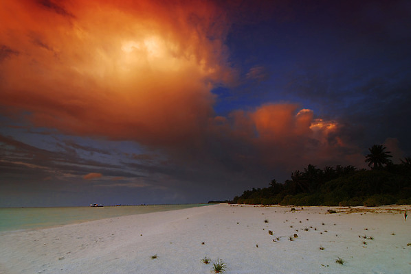 포토 JPG 해외이미지 모래 파도 바다 섬 여행 오렌지 하늘 휴가 손바닥 풍경 사람없음 빨간색 태양 반사 일출 항구 황혼 일몰 보트 저녁 인도인 조선소 휴양지 방파제 세이셸 몰디브 파라다이스 해외202004 해외포토 자연요소 외국인 손 공공시설 산업 아시아 컬러 배_교통 과일 교통시설 아프리카 동양인 노을 장소 야간 파일형식 이미지허브