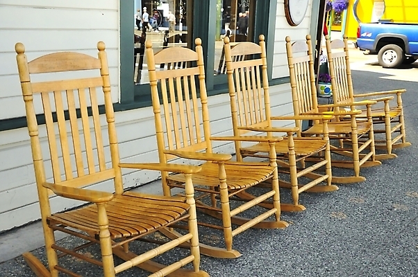 포토 JPG 해외이미지 라이프스타일 디자인 도로 선 여행 가구 백그라운드 컨셉 의자 휴식 거리 피곤 서기 앉기 사람없음 야외 내부 건물 목재 산책 도시 기다림 우아함 오브젝트 고립 줄서기 흥미 많음 해외202004 해외포토 나무 건축물 길 생활용품 재료 교통시설 모션 생활 파일형식 이미지허브