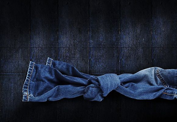 포토 JPG 해외이미지 옷 백그라운드 바지 사람없음 목재 파란색 유행 어둠 청바지 직물 매듭 고립 접기 해외202004 해외포토 나무 컬러 재료 모션 하의 파일형식 이미지허브