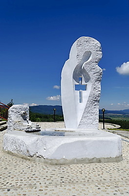 포토 JPG 해외이미지 구름 하늘 조명 산 졸업생 풍경 사람없음 파란색 마을 바위 흰색 기둥 타일 마리아 타운 천연기념물 말리 불가리아 해외202004 해외포토 자연요소 건축 종교 컬러 졸업 돌_바위 도시 파일형식 남유럽 이미지허브