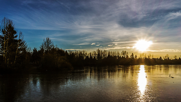 포토 JPG 해외이미지 구름 계절 실루엣 호수 여행 백그라운드 겨울 자연 하늘 오리 풍경 사람없음 물 파란색 태양 반사 평화 환경 냉동 얼음 침묵 황혼 일몰 추위 고독 저녁 12월 서리 장면 1월 눈내림 해외202004 해외포토 자연요소 감정 컬러 컨셉 조류 눈_날씨 촬영기법 노을 소리 날짜 야간 생태계 파일형식 이미지허브
