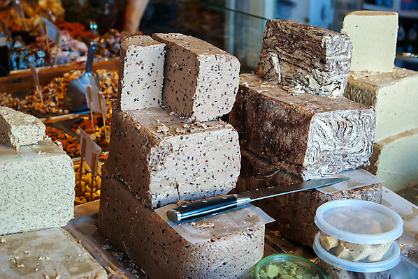 포토 JPG 해외이미지 전통 문화 음식 조각 다이어트 중동 디저트 건강 사탕 요리 서기 동양인 사람없음 갈색 과자 케이크 상점 기쁨 흰색 대접 그룹 시장 달콤 맛 상쾌 반죽 깨 동쪽 칠면조 식욕 아랍어 짠맛 카카오 해외202004 튀르키예 해외포토 감정 나라 아시아 컬러 컨셉 식재료 모션 조류 인종 조미료 방향 파일형식 이미지허브