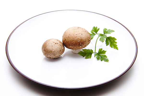 포토 JPG 해외이미지 접시 음식 채소 사람없음 갈색 식사 버섯 수확 껍질 신선 맛 먹기 피부 흰배경 날것 해외202004 해외포토 식기 컬러 백그라운드 컨셉 농업 모션 신체부위 흰색 파일형식 이미지허브