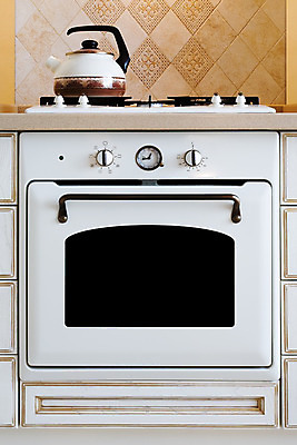 포토 JPG 해외이미지 디자인 일러스트 주전자 아파트 주택 실내 손잡이 요리 사람없음 내부 세로 빛 문 금속 주방 힘 기계 장비 흰색 기구 레인지 고급 닫기 오븐 찻주전자 난로 버너 타일 오브젝트 준비 싱글 가스 제어 철강 해외202004 해외포토 컬러 컨셉 모션 재질 주방용품 건물 가전제품 난방기 파일형식 이미지허브
