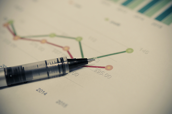 포토 JPG 해외이미지 종이 비즈니스 통계 성공 그래프 사람없음 금융 경제 사무실 펜 자료 성장 시장 주식 분석 보고서 투자 이익 회계 경영 계좌 목차 해외202004 해외포토 컨셉 필기구 파일형식 이미지허브