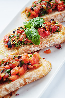 포토 JPG 해외이미지 음식 빵 토마토 채소 샌드위치 건강 육류 요리 사람없음 식당 식사 저녁식사 이탈리아 활발 시골 우아함 아침식사 바게트 자르기 만취 먹기 허브 카나페 해산물 상쾌 유기농 바질 점심식사 브루스케타 채식주의자 해외202004 해외포토 식물 웰빙 감정 유럽 컨셉 식재료 모션 서양음식 상점 채식 술취함 파일형식 이미지허브