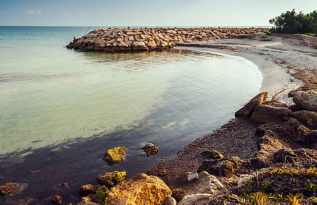 포토 JPG 해외이미지 모래 파도 바다 여행 자연 하늘 표면 아침 낚시 휴가 휴식 풍경 사람없음 야외 물 여름 파란색 햇빛 맑음 침묵 고요 바위 만 지중해 장면 낚시꾼 암초 석호 내추럴 튀니지 수평선 해외202004 해외포토 주간 자연요소 계절 컬러 컨셉 아프리카 레저 날씨 태양 소리 돌_바위 생태계 파일형식 이미지허브
