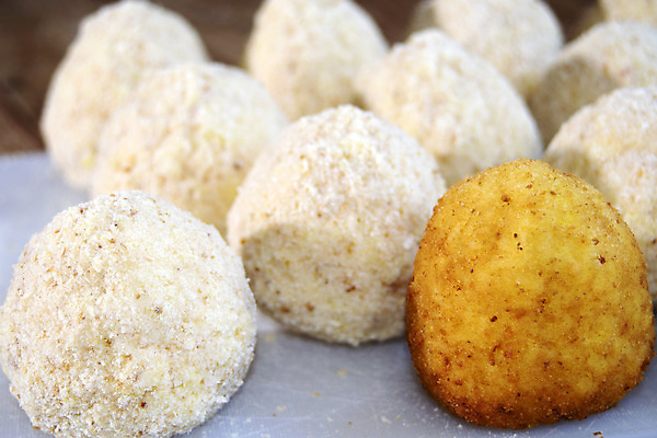 포토 JPG 해외이미지 접시 음식 백그라운드 공 밥 육류 요리 사람없음 이탈리아 튀김 껍질 완두콩 폭식 사프란 핸드메이드 해외202004 해외포토 식기 유럽 식재료 콩 향신료 파일형식 이미지허브