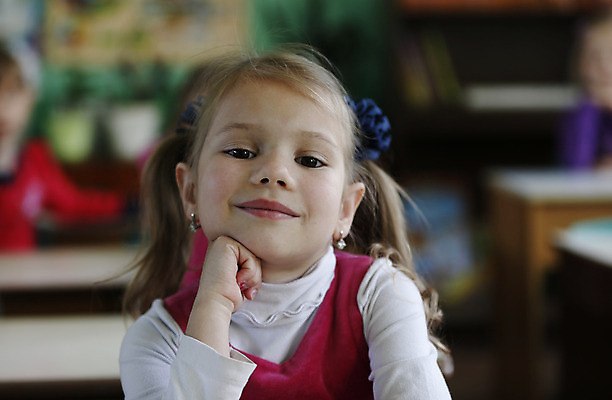 포토 JPG 해외이미지 백인 학생 여자 교육 행복 어린이 패턴 교실 학교 상상 수업 휴식 창조 미술 한명 사람 인종 스터디 컬러풀 페인트 유치원 놀이방 그림 예술가 쉬는시간 최초 사춘기 진짜 초보 학자 해외202004 해외포토 서양인 직업 1 감정 컬러 컨셉 무늬 문화예술 학습 파일형식 이미지허브