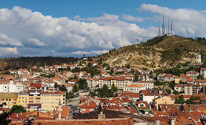 포토 JPG 해외이미지 외관 아시아 건축양식 지붕 주택 사람없음 건물 파란색 도시풍경 도시 언덕 타운 칠면조 해외202004 튀르키예 해외포토 건축물 건축 나라 컬러 조류 풍경 파일형식 이미지허브