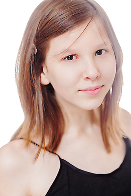 포토 JPG 해외이미지 백인 1 여자 행복 얼굴 어린이 생각 갈색머리 한명 사람 10대 머리 흰색 닫기 어깨 노려봄 내추럴 고립 해외202004 해외포토 서양인 헤어스타일 감정 컬러 모션 청소년 표정 신체부위 파일형식 이미지허브