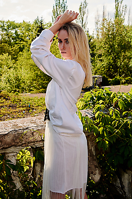 포토 JPG 해외이미지 백인 모델 라이프스타일 드레스 여자 행복 유럽 여행 셔츠 건강 한명 야외 여름 치마 금발 유행 여행객 수확 도시 화려 우아함 타운 내추럴 화창 해외202004 해외포토 서양인 1 헤어스타일 옷 계절 감정 나라 컨셉 상의 농업 하의 날씨 사람 생활 파일형식 이미지허브