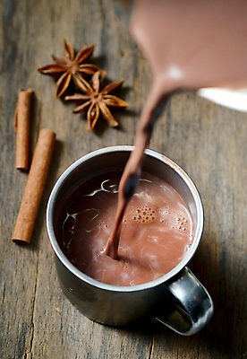 포토 JPG 해외이미지 행복 커피 음식 크리스마스 겨울 날씨 휴식 사람없음 컵 빛 갈색 초콜릿 기쁨 머그컵 가을 뜨거움 달콤 매끈함 설탕 향신료 매움 시나몬 카카오 해외202004 해외포토 식기 계절 기념일 감정 음료 컬러 컨셉 디저트 감각 맛 향미료 파일형식 이미지허브