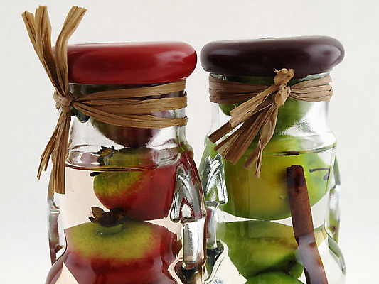 포토 JPG 해외이미지 유리 건강 요리 사람없음 장식 빨간색 초록색 주방 흰색 액체 사과 석류 깊이 시나몬 왜곡 해외202004 해외포토 컬러 과일 재질 파일형식 이미지허브