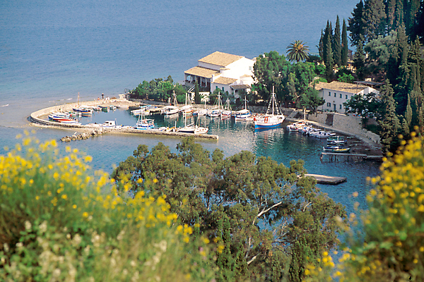 포토 JPG 해외이미지 나무 구름 꽃 바다 섬 여행 자연 하늘 휴가 휴식 사람없음 건물 여름 항구 클래식 망토 그리스 방문 포트 옛날 코르푸 해외202004 해외포토 자연요소 식물 건축물 계절 유럽 컨셉 교통시설 생태계 파일형식 이미지허브
