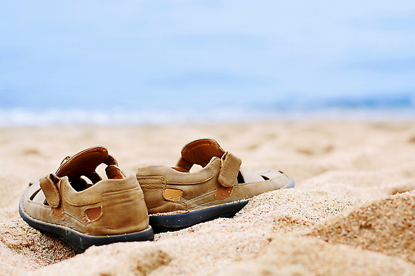 포토 JPG 해외이미지 주간 모래 신발 해변 사람없음 야외 한켤레 해외202004 해외포토 자연요소 1 바다 파일형식 이미지허브