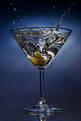 포토 JPG 해외이미지 한잔 사람없음 칵테일 올리브 칵테일잔 액체표현 튀는물 스플래쉬 해외202004 해외포토 1 열매 술잔 주류 순간포착 액체 파일형식 이미지허브