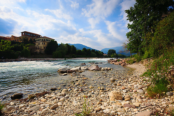 포토 JPG 해외이미지 나무 구름 자연 하늘 산 파노라마 풍경 사람없음 물 여름 파란색 강 이탈리아 흐름 개울 급류 암초 해외202004 해외포토 자연요소 식물 계절 유럽 컬러 컨셉 촬영기법 생태계 파일형식 이미지허브